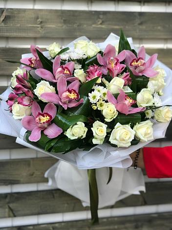Букет цветов из: Розы и Хризантемы в Неболчах