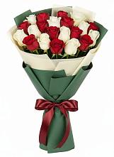 Букет Микс из красных и белых роз в Неболчах