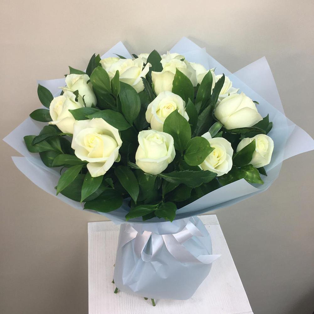 Букет 15 Белых роз Проуд в Неболчах