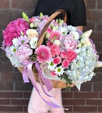 Композиция солнечный день в Неболчах Цветочная композиция из Розы, Хризантемы, Пионы и Лизиантусы в корзине в Неболчах