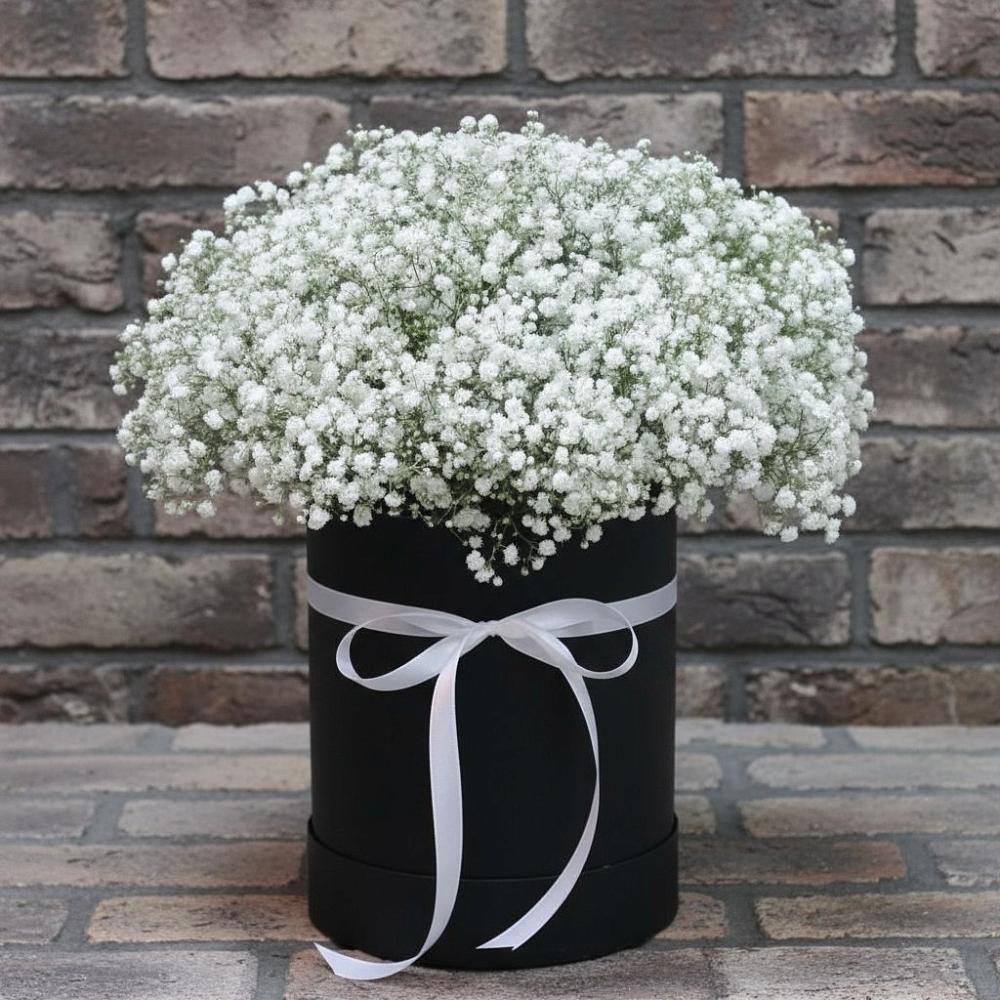 Цветочная композиция из Гипсофила в шляпной коробке в Неболчах