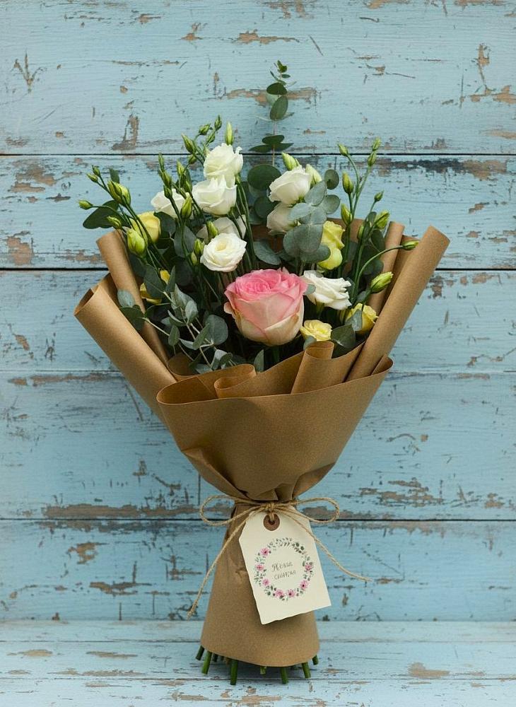 Букет цветов из: Розы и Лизиантусы в Неболчах