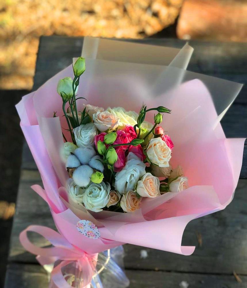 Букет цветов из: Розы и Лизиантусы в Неболчах