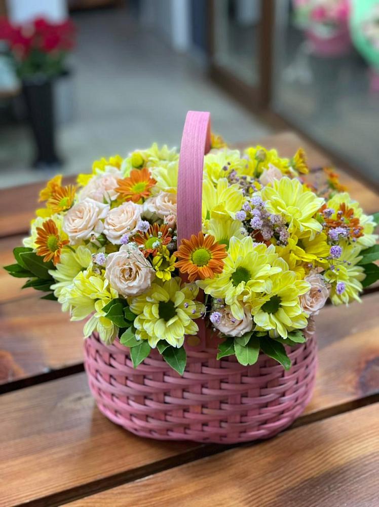 Цветочная композиция из Хризантемы и Розы в корзине в Неболчах