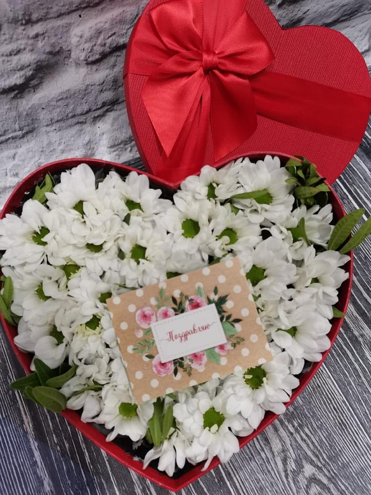 Цветочная композиция из Хризантемы в виде сердца в Неболчах