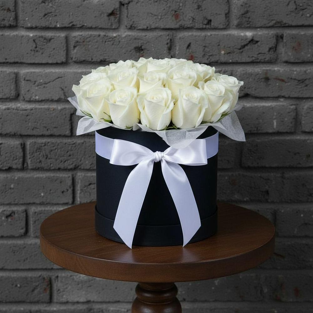 Цветочная композиция из Розы в шляпной коробке в Неболчах