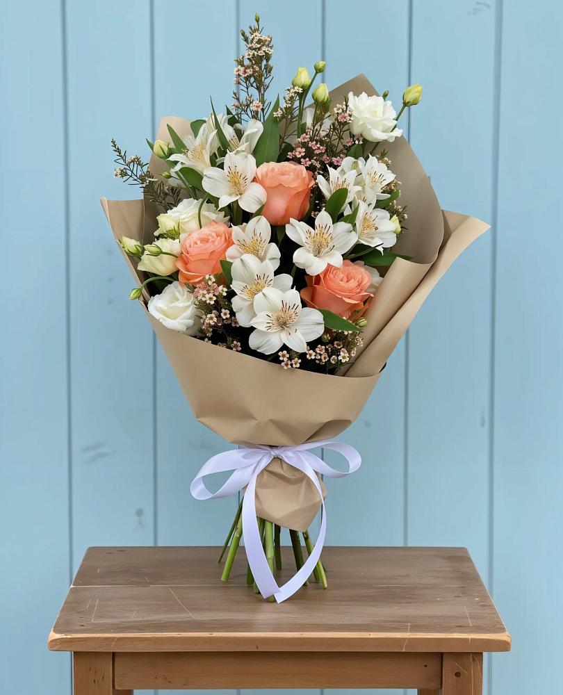 Букет цветов из: Альстромерии, Лизиантусы, Розы и Хризантемы в Неболчах
