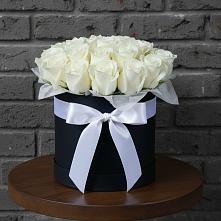 Цветочная композиция из Розы в шляпной коробке в Неболчах