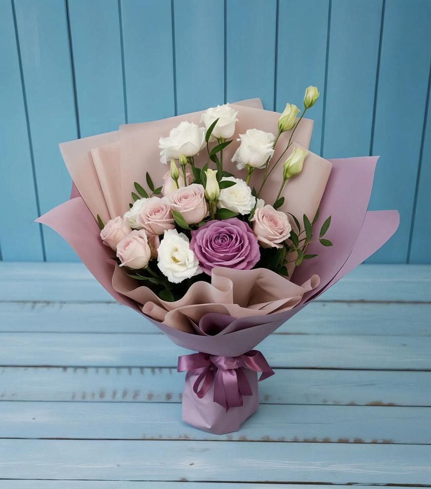 Букет цветов из: Розы и Лизиантусы в Неболчах